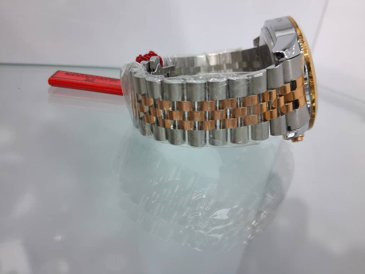 برند رمانسون مردانه، سه موتوره، موتور بای کرنو گراف، صفرکن، دارای تقویم روز شمار،استیل ۳۱۶،بند استیل، رنگ بند سفید رزگلد، فریم رزگلد، رنگ صفحه سفید رزگلد، بسیار شیک و زیبا