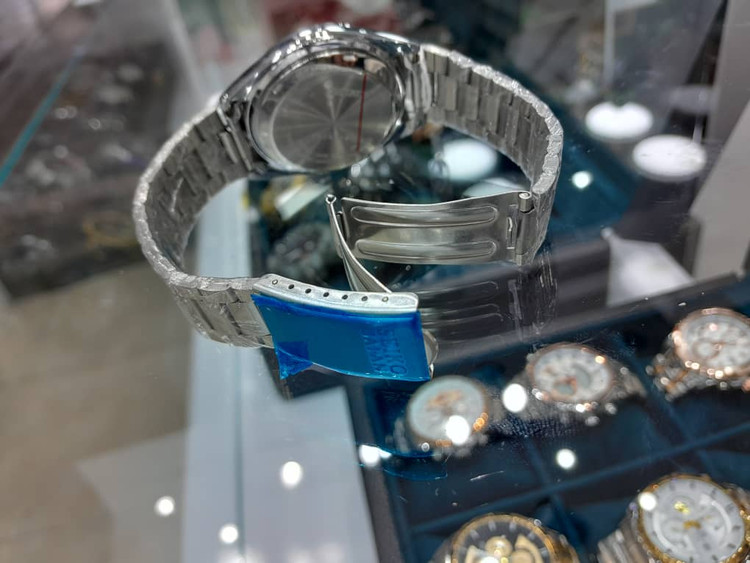 برندSEIKO 5,مردانه ، دارای تقویم روز شمار، تمام استیل،استیل ضد زنگ ، بسیار ساده و شیک
