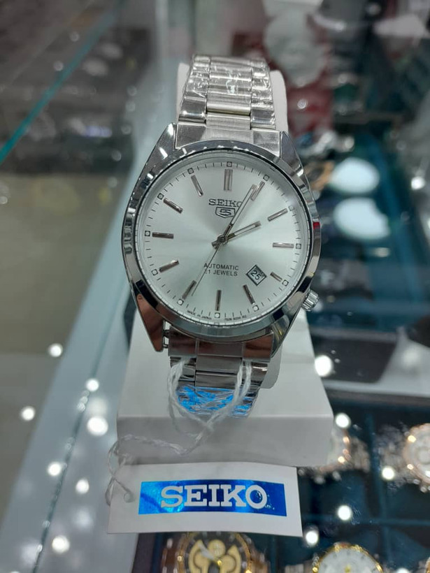 برندSEIKO 5,مردانه ، دارای تقویم روز شمار، تمام استیل،استیل ضد زنگ ، بسیار ساده و شیک