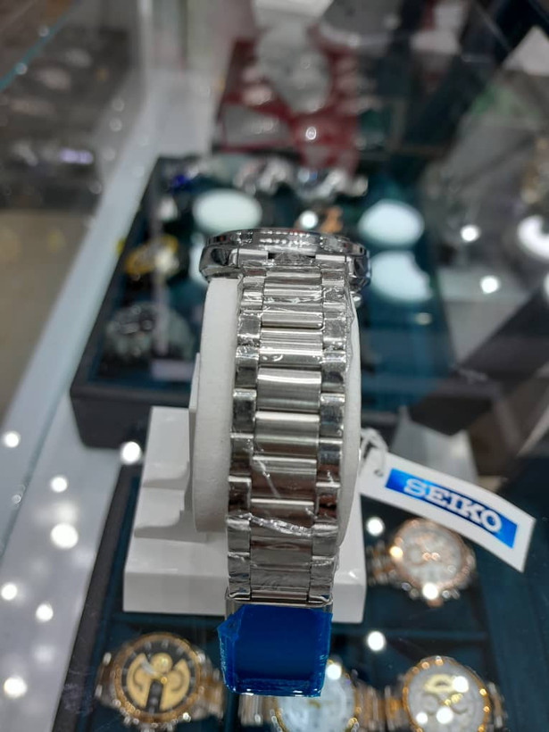 برندSEIKO 5,مردانه ، دارای تقویم روز شمار، تمام استیل،استیل ضد زنگ ، بسیار ساده و شیک