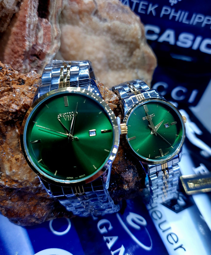 ساعت ست زنانه مردانه برند seiko vip تک موتوره دارای تقویم روز شمار بند استیل ،رنگ صفحه سبز زمردی فوق العاده زیبا و شیک ،