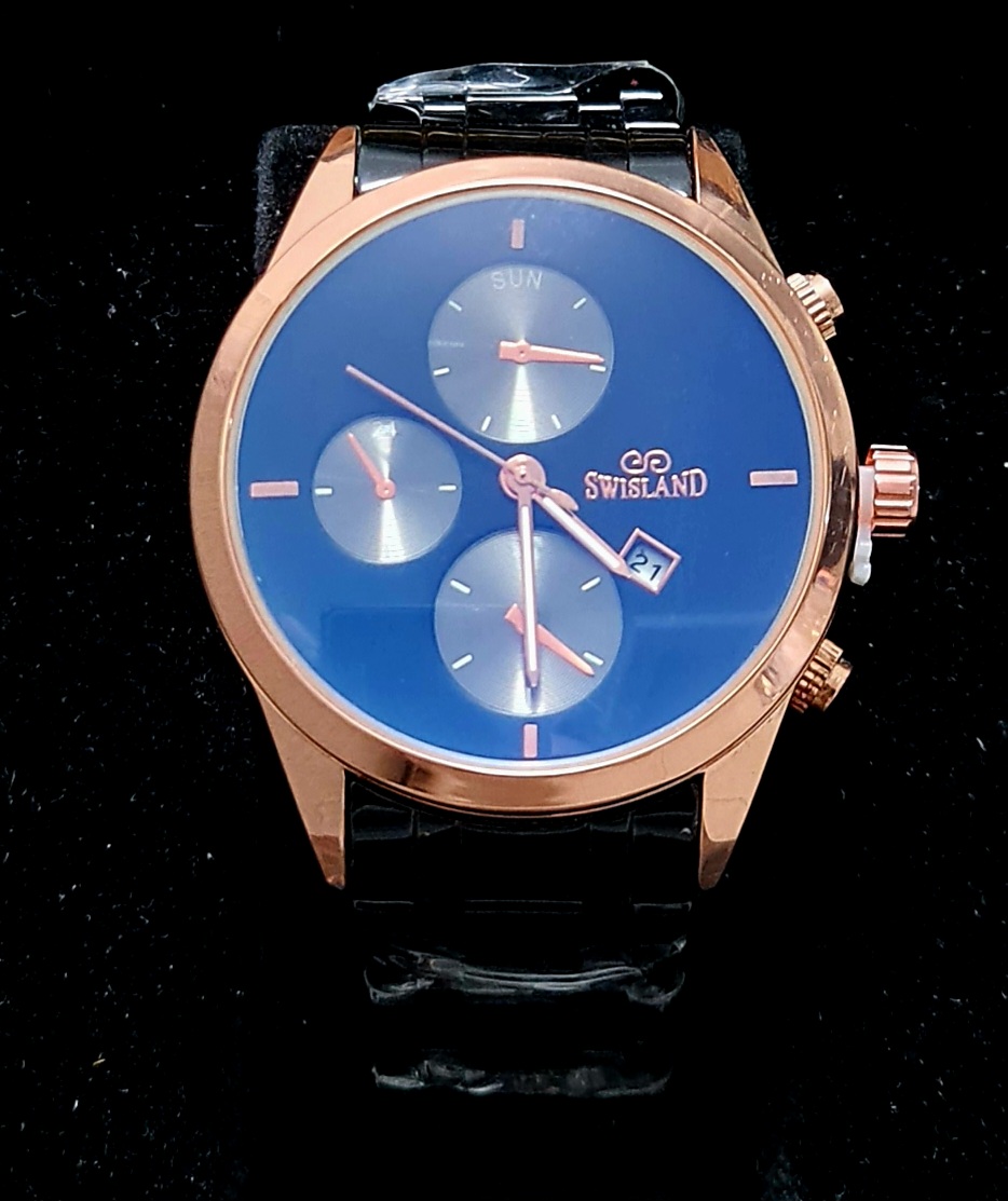 ساعت مردانه برند سویس لند طرح سه موتوره دارای تقویم روز شمار رنگ صفحه سرمه ای فریم رزگلد رنگ بند مشکی بسیار شیک و زیبا